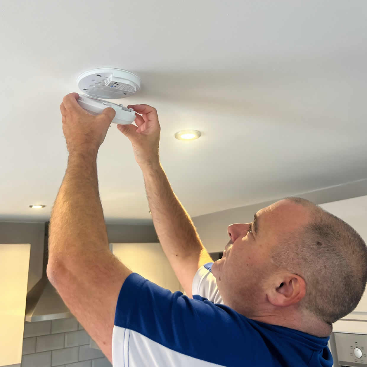 Local smoke alarm installer covering Leatherhead